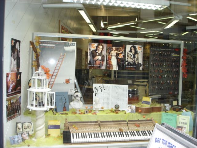 SIEGER IM SCHAUFENSTERWETTBEWERB 2010: MUSIKHAUS TONGER